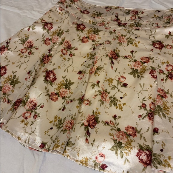 Romy-Flirty Shimmery Feminine & Hot - Picture 3 of 13